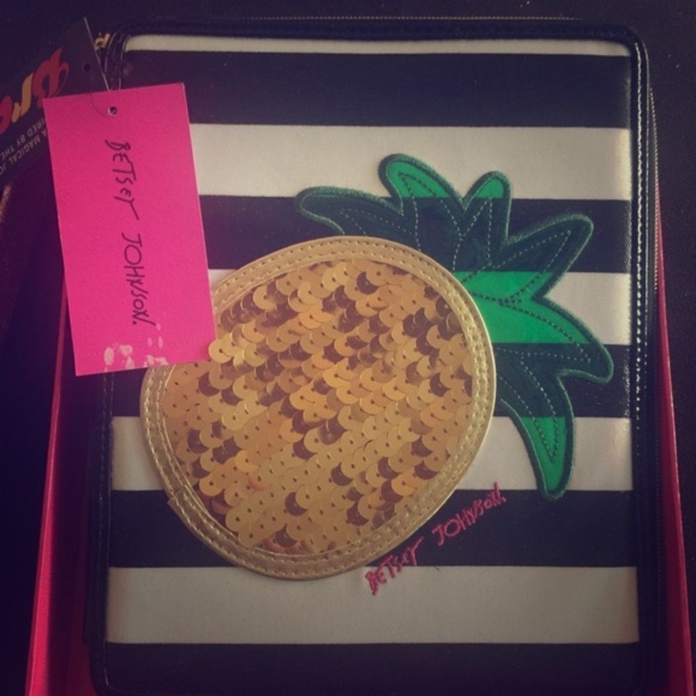 Betsey Johnson Pineapple iPad‎ Zip Case